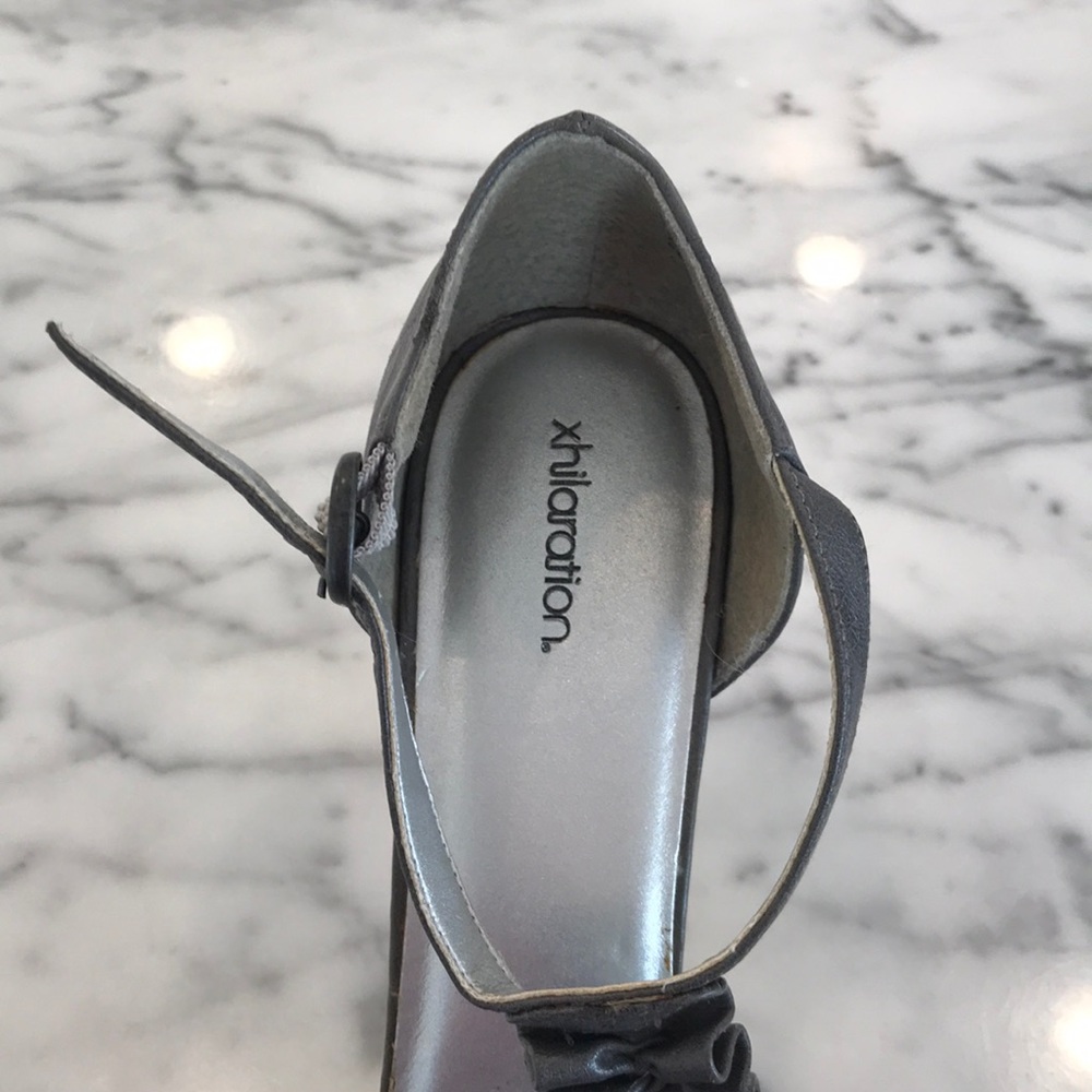 grey ruffle heels - Picture 3 of 4